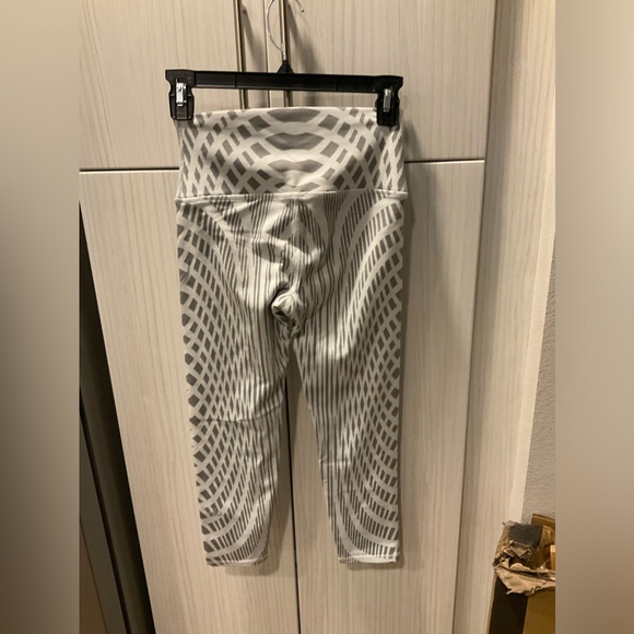 Alo capris - Picture 2 of 3